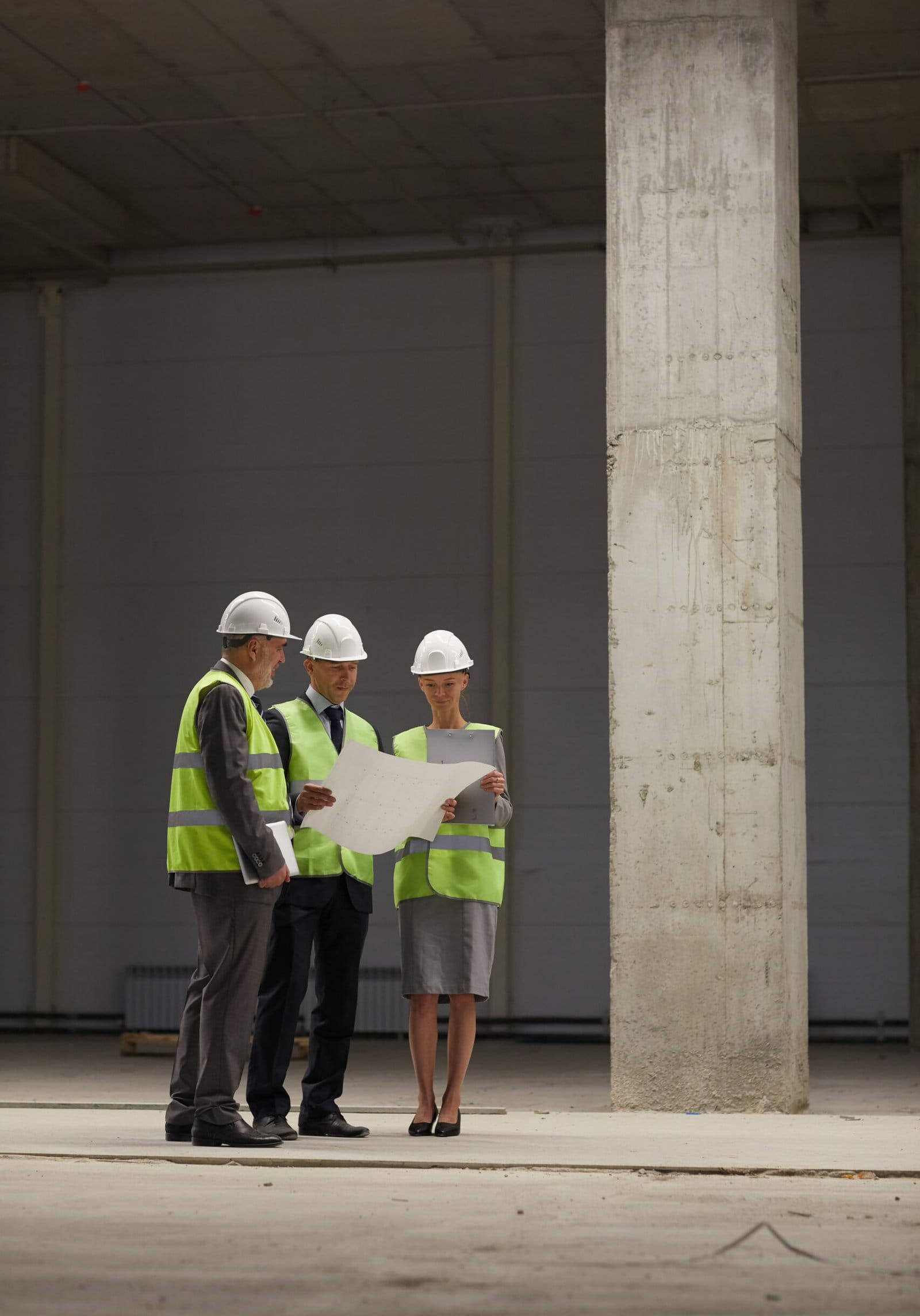 Vertical,Full,Length,Portrait,Of,Business,People,Wearing,Hardhats,And